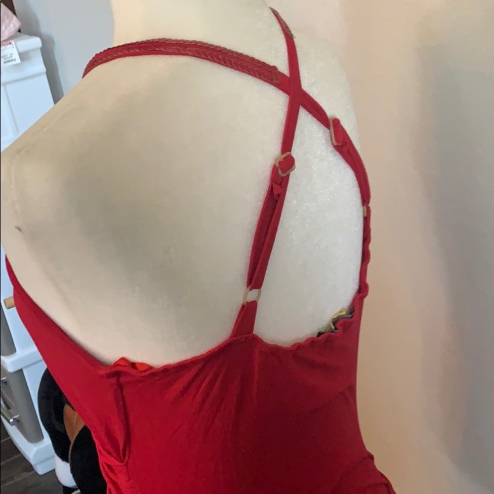 Arden B keyhole Red Top - Picture 5 of 6